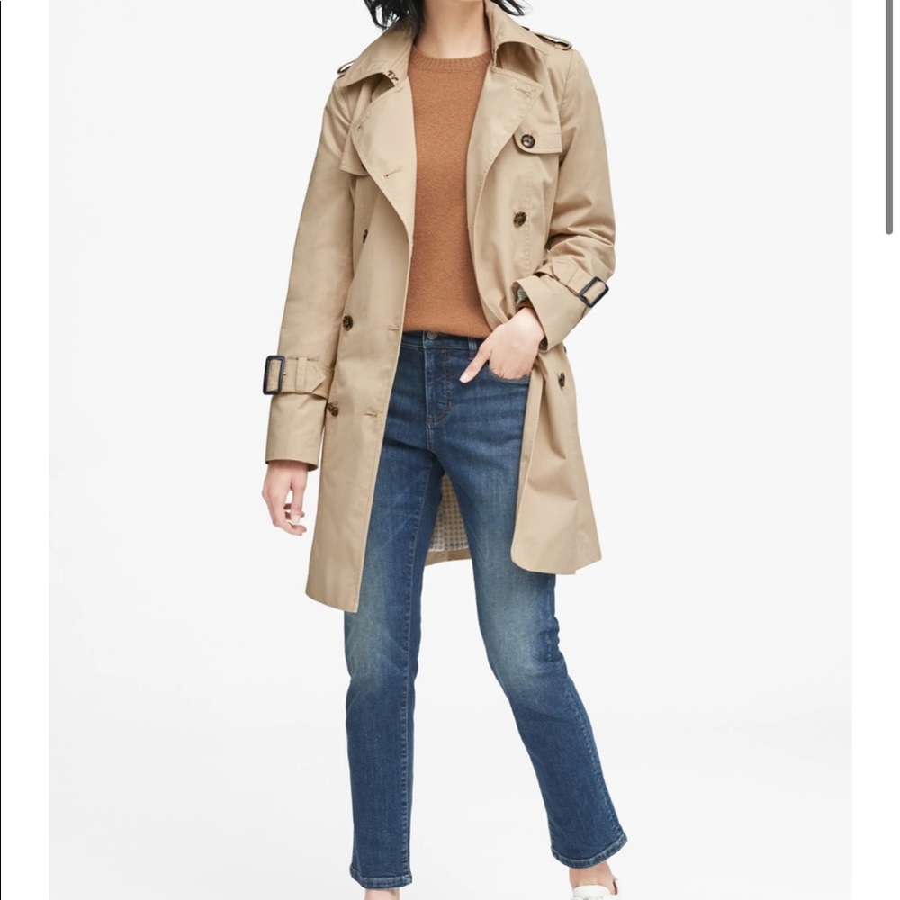 Banana Republic Water-Resistant Classic Trench Coat in Golden Beige